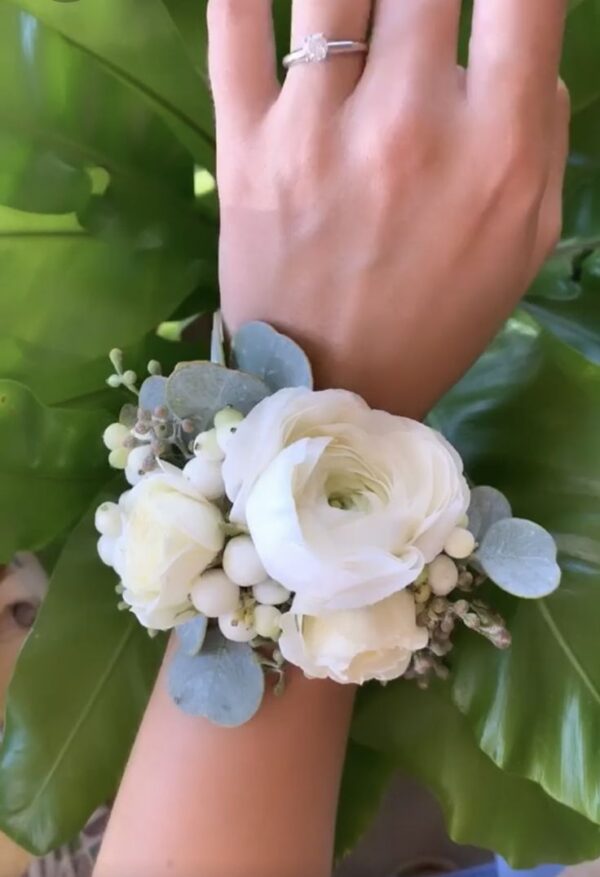 Corsage and Boutonniere Set - Image 7