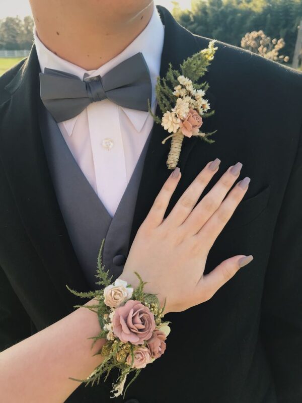 Corsage and Boutonniere Set - Image 4